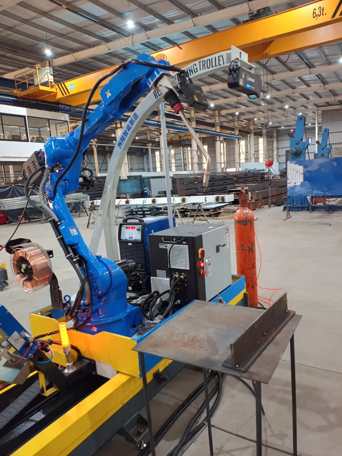 Celda de soldadura robotizada en proceso de integración