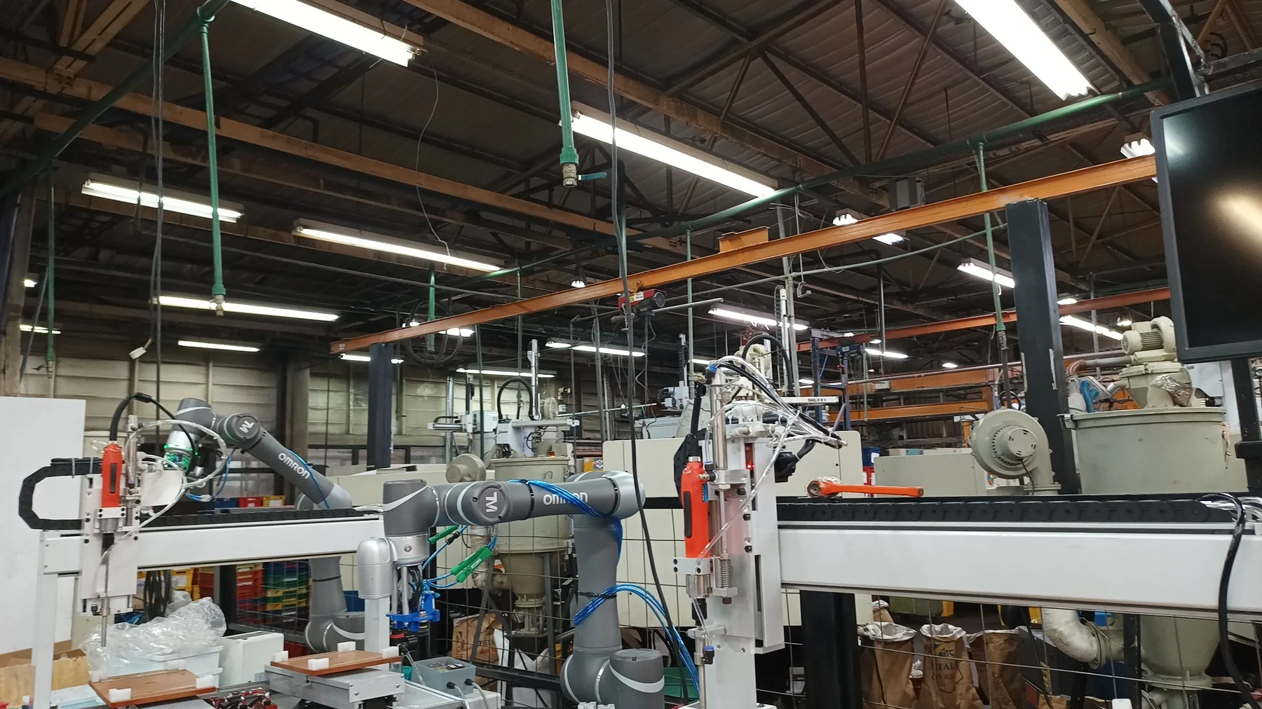 Línea de producción desarrollada mediante la integración de cobots